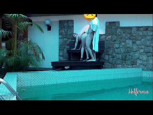 ❤️ Šef poziva sobaricu na bazen, ali nije mogao odoljeti vrućini ❤️❌ Prelijepi porno kod nas ﹏