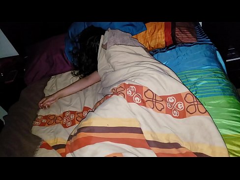 ❤️ Posinak grdi svoju mladu maćehu dok ona spava. ❤️❌ Prelijepi porno kod nas ﹏
